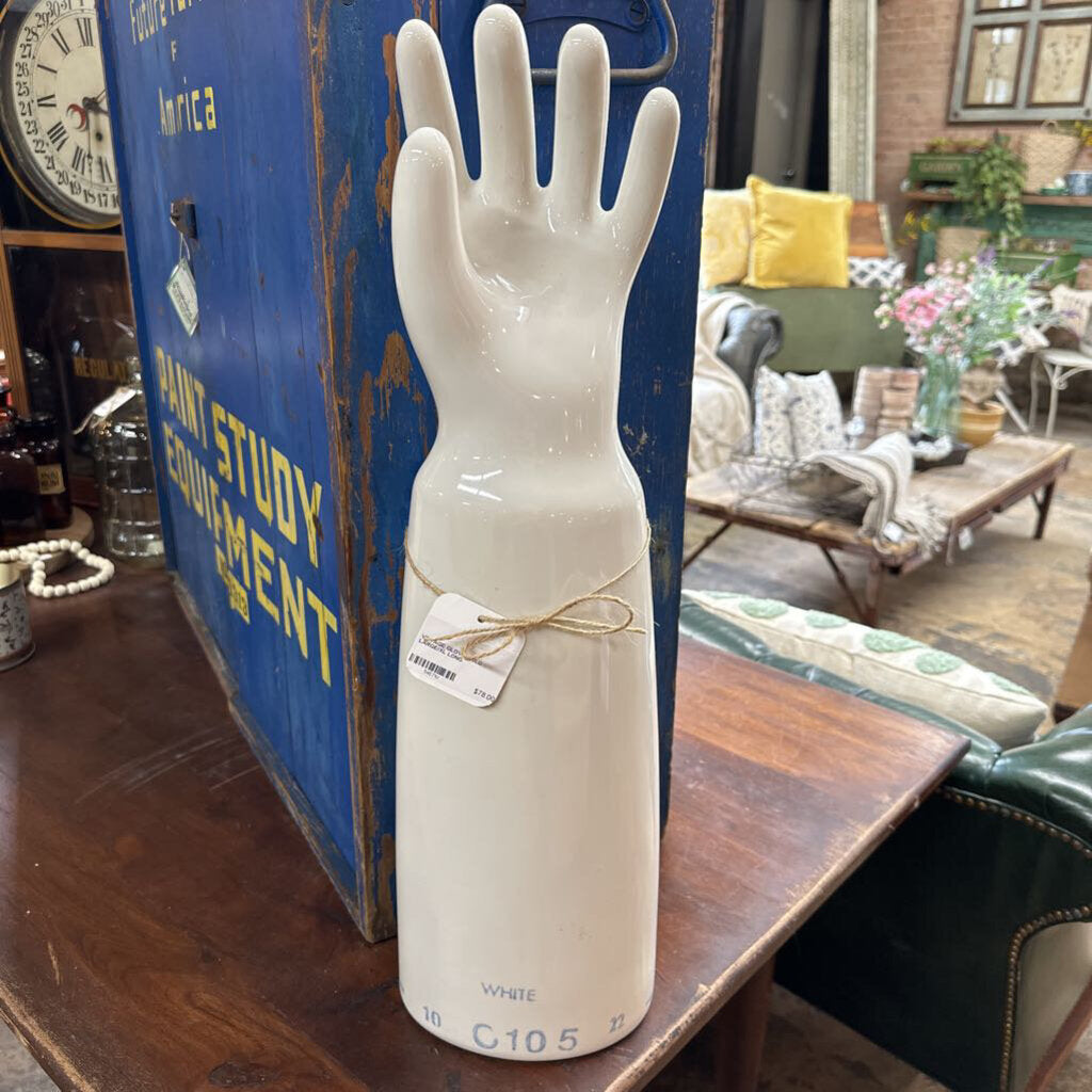 PORCELAIN GLOVE MOLD