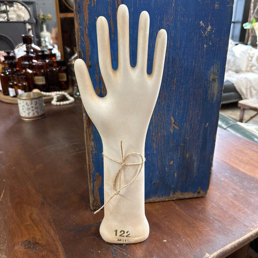 PORCELAIN GLOVE MOLD