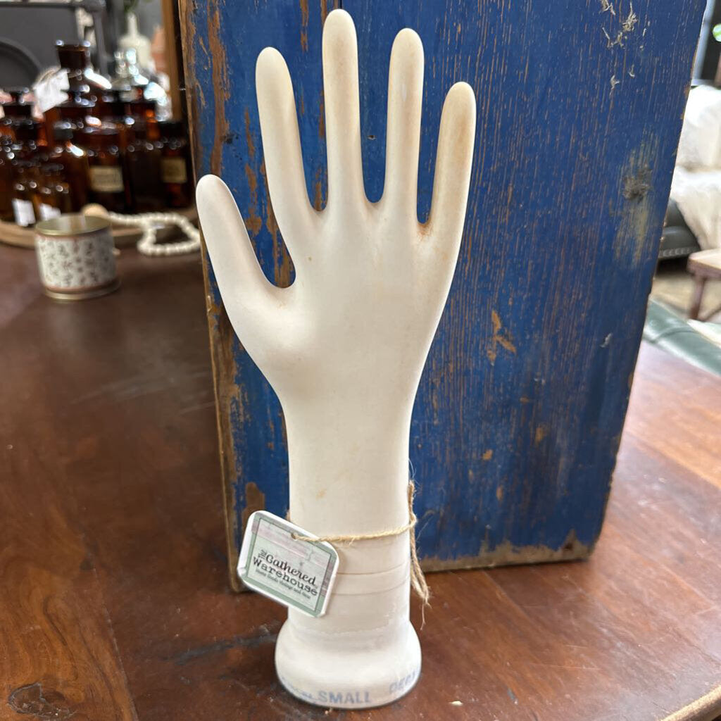 PORCELAIN GLOVE MOLD