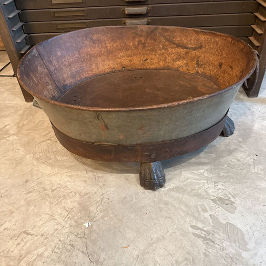 METAL CLAWFOOT TUB