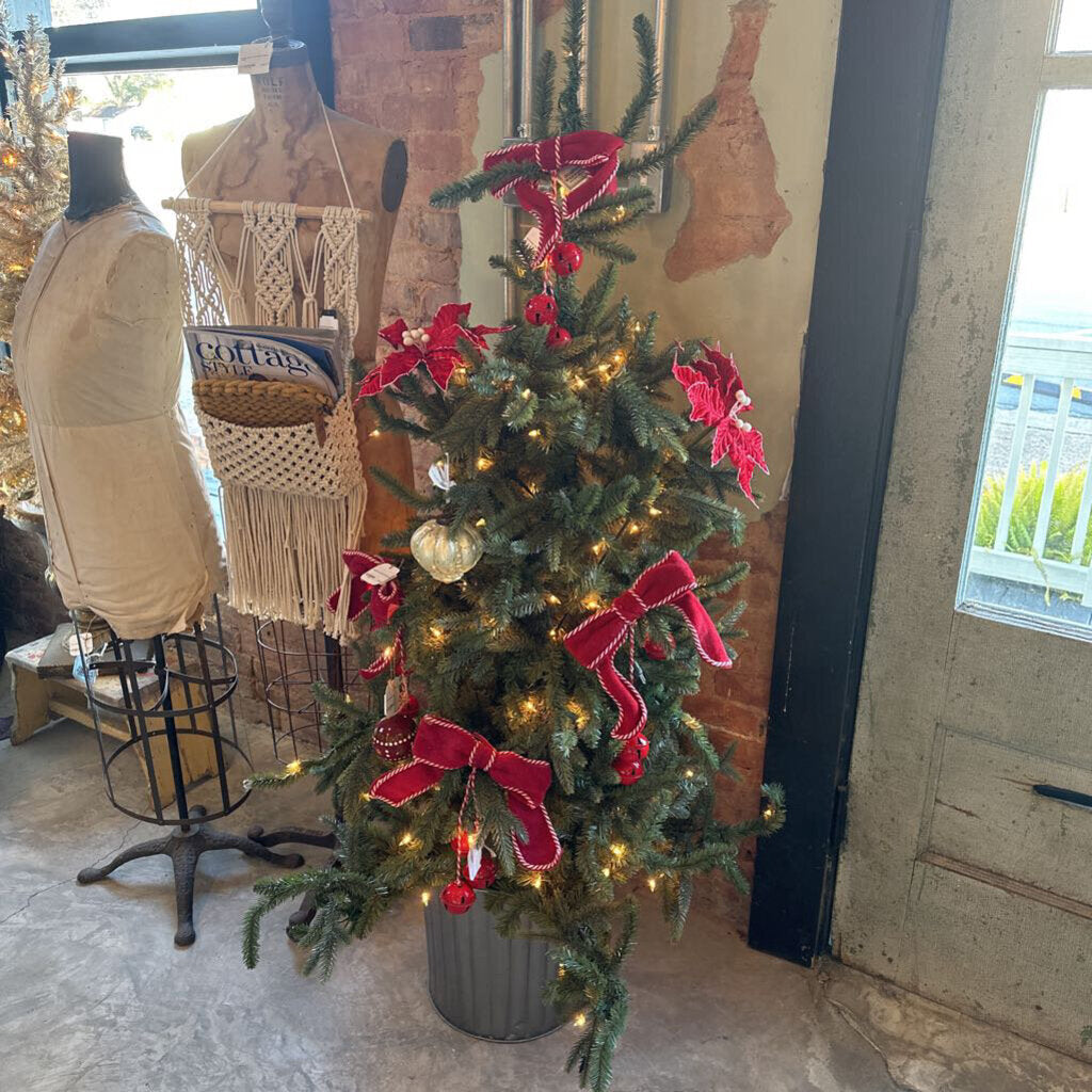 CHRISTMAS TREE IN URN