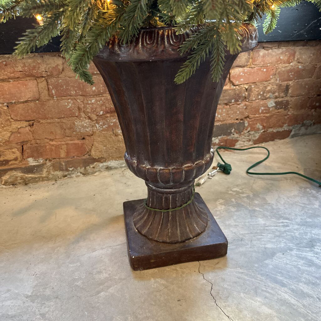 CHRISTMAS TREE IN URN