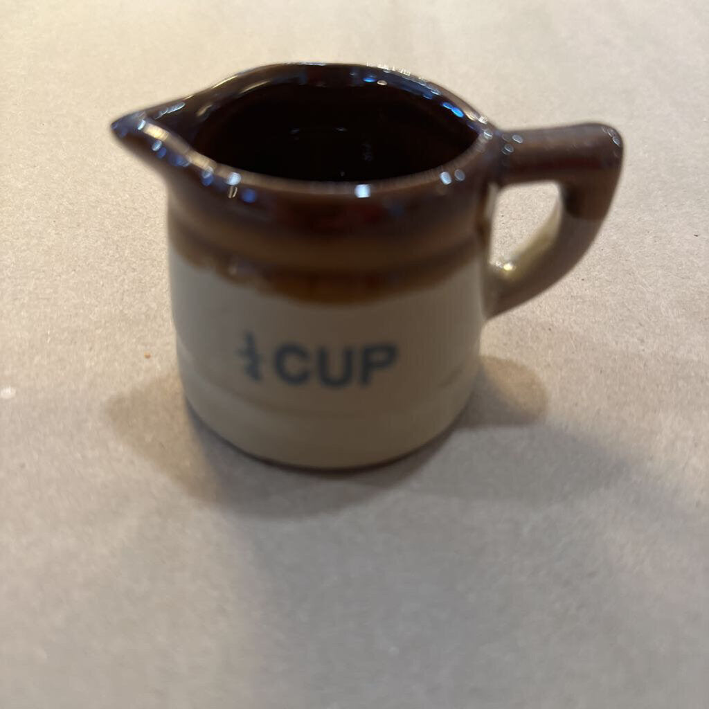 STONEWARE MEASURING CUP