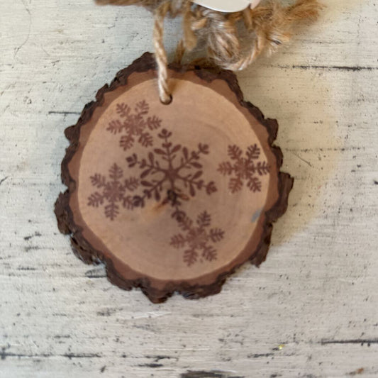 WOOD ORNAMENT WITH SNOWFLAKE