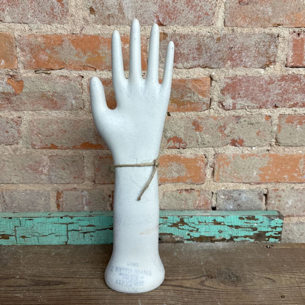 PORCELAIN GLOVE MOLD