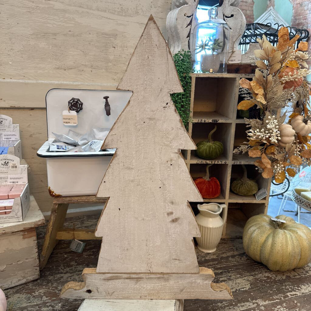 WOODEN CHRISTMAS TREE