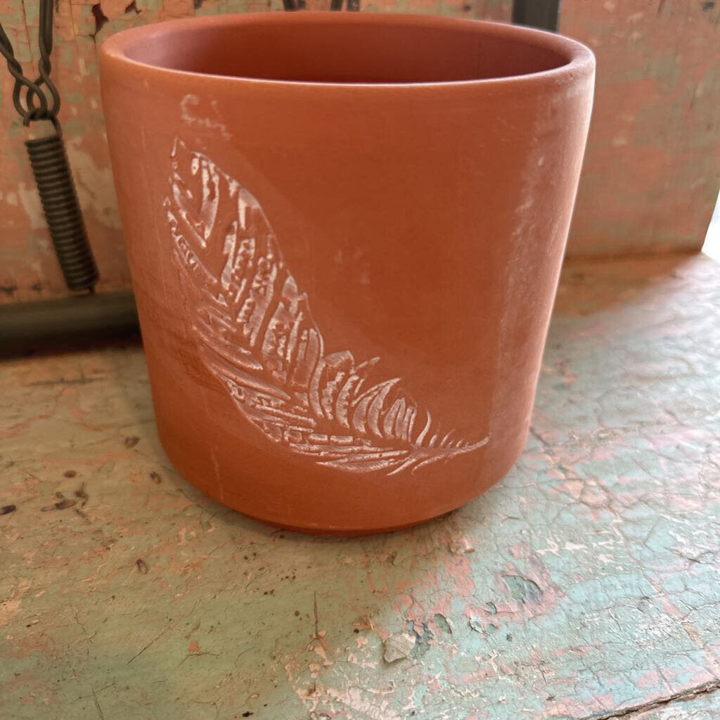 TERRA COTTA PLANTER WITH LEAF