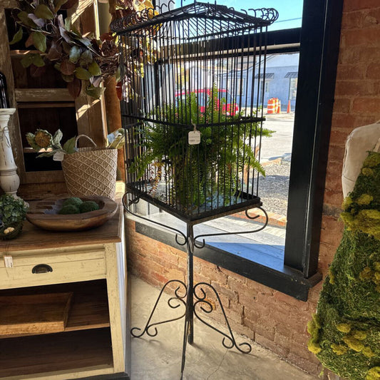 METAL BIRDCAGE ON STAND