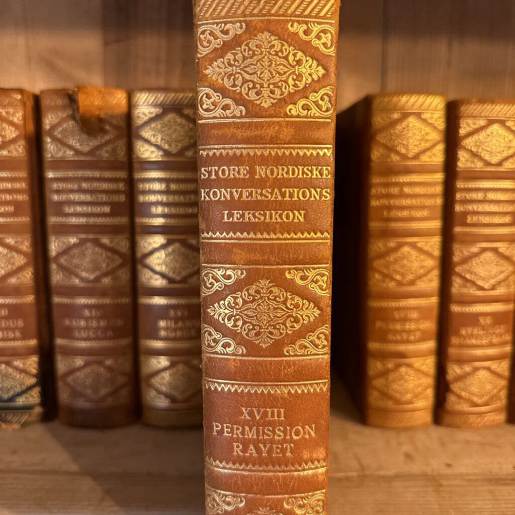 CIRCA 1921 SWEDISH ENCYCLOPEDIAS