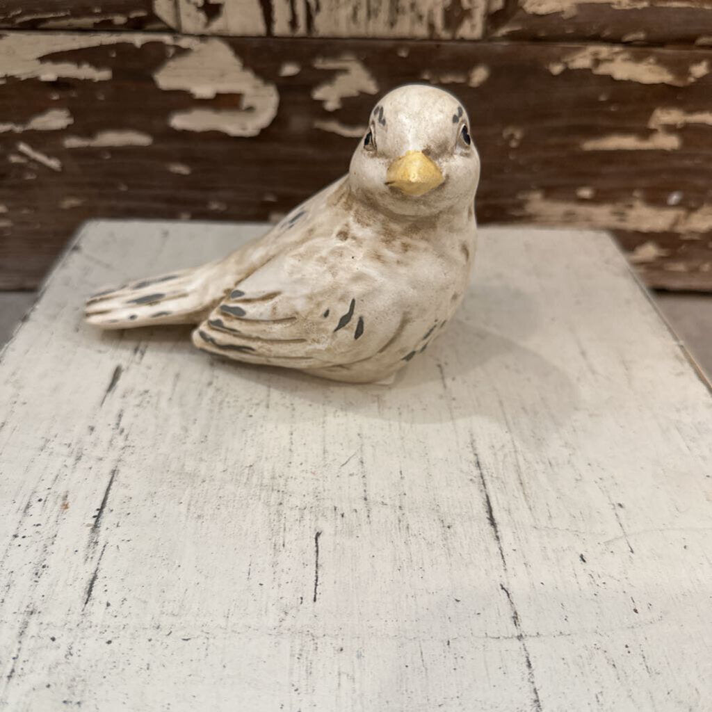 DISTRESSED RESIN BIRD