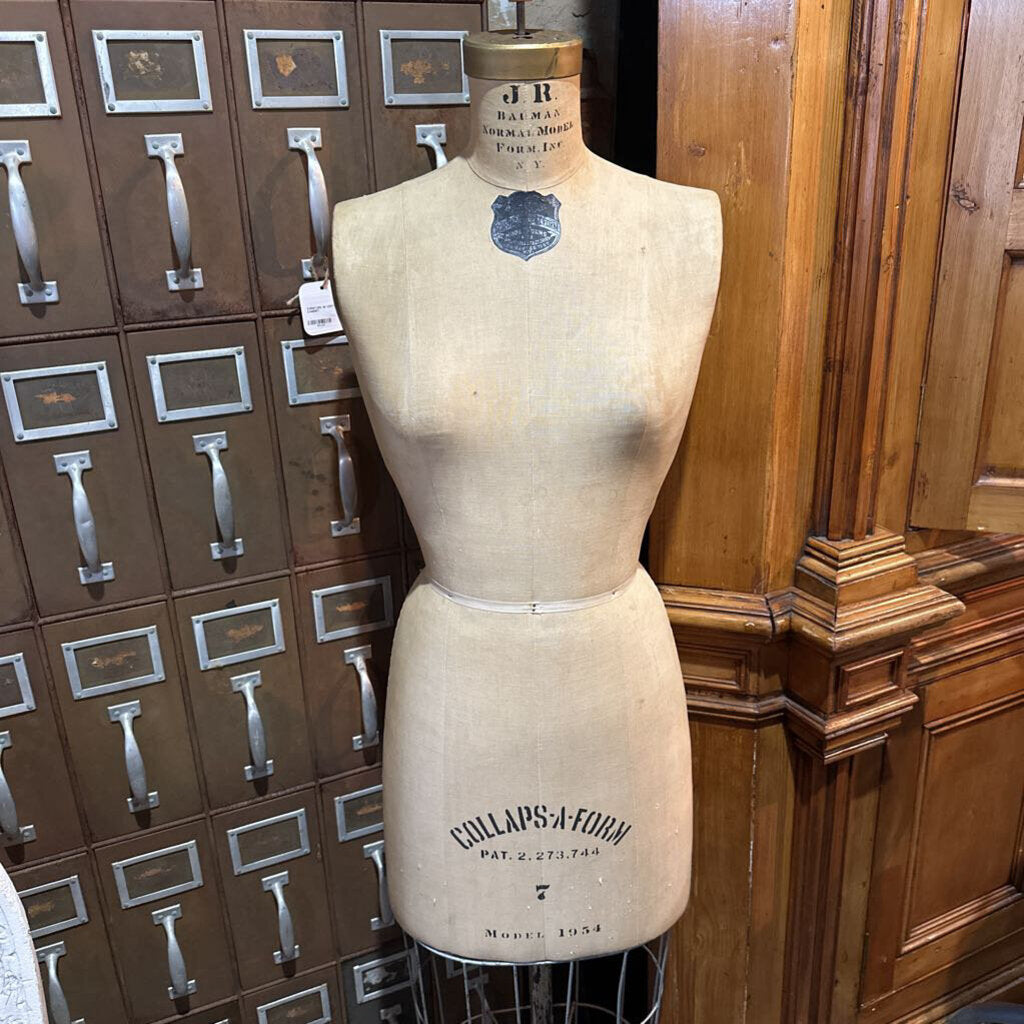 COLLAPSIBLE DRESS FORM 1954