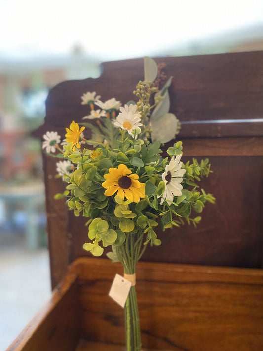 DAISY, EUCALYPTUS BOUQUET