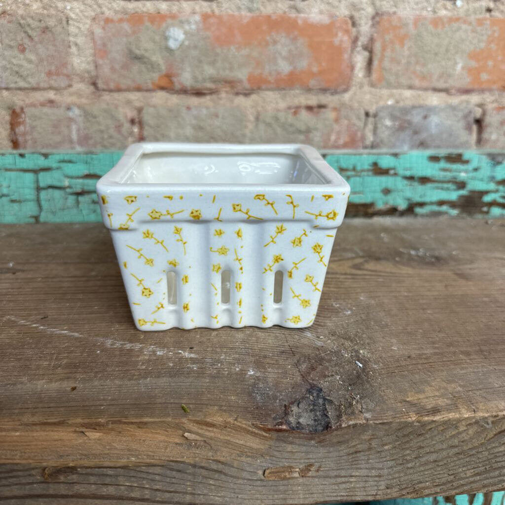 SQUARE STONEWARE BERRY BOWL