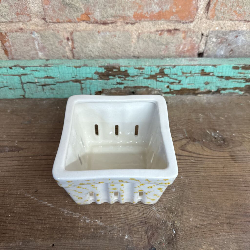 SQUARE STONEWARE BERRY BOWL