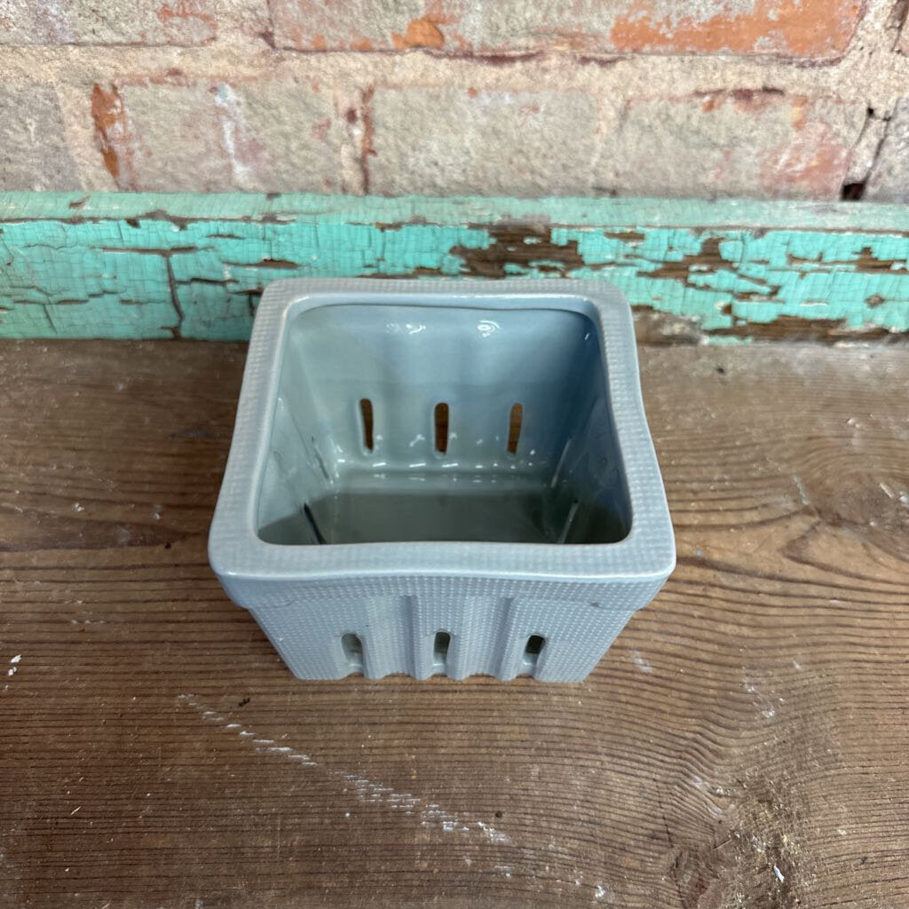 SQUARE STONEWARE BERRY BOWL