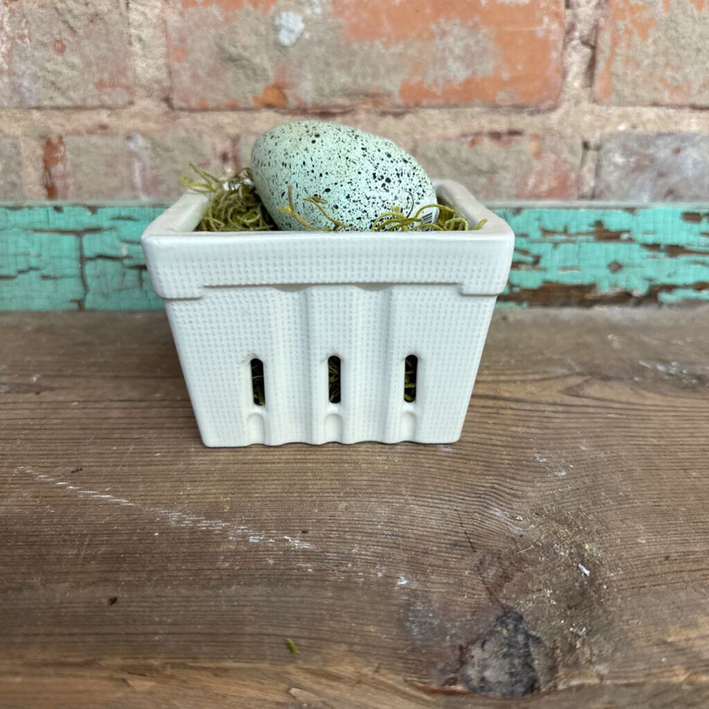 SQUARE STONEWARE BERRY BASKET