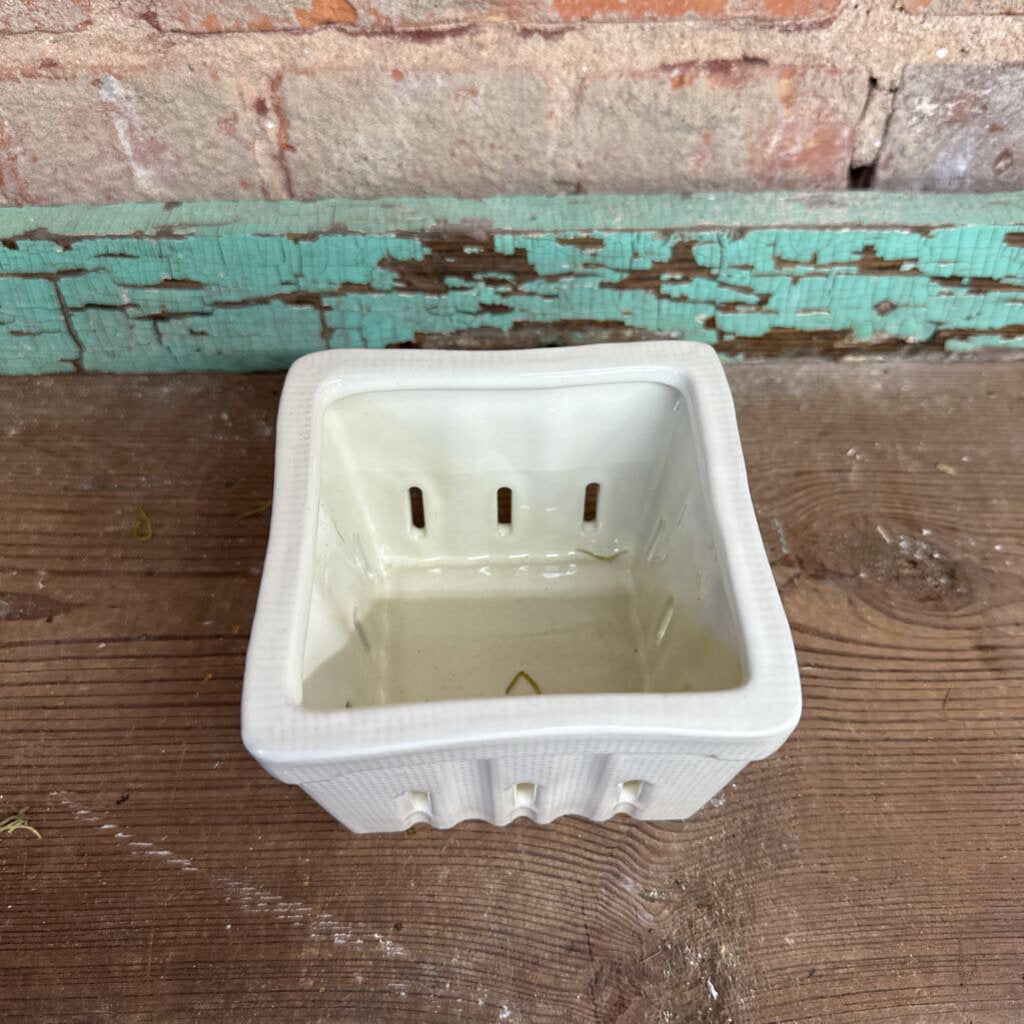 SQUARE STONEWARE BERRY BOWL