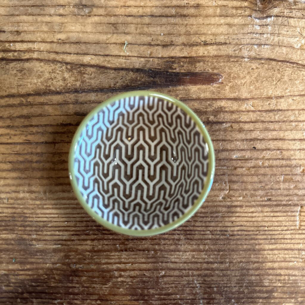 STONEWARE PINCH POT WITH PATTERN