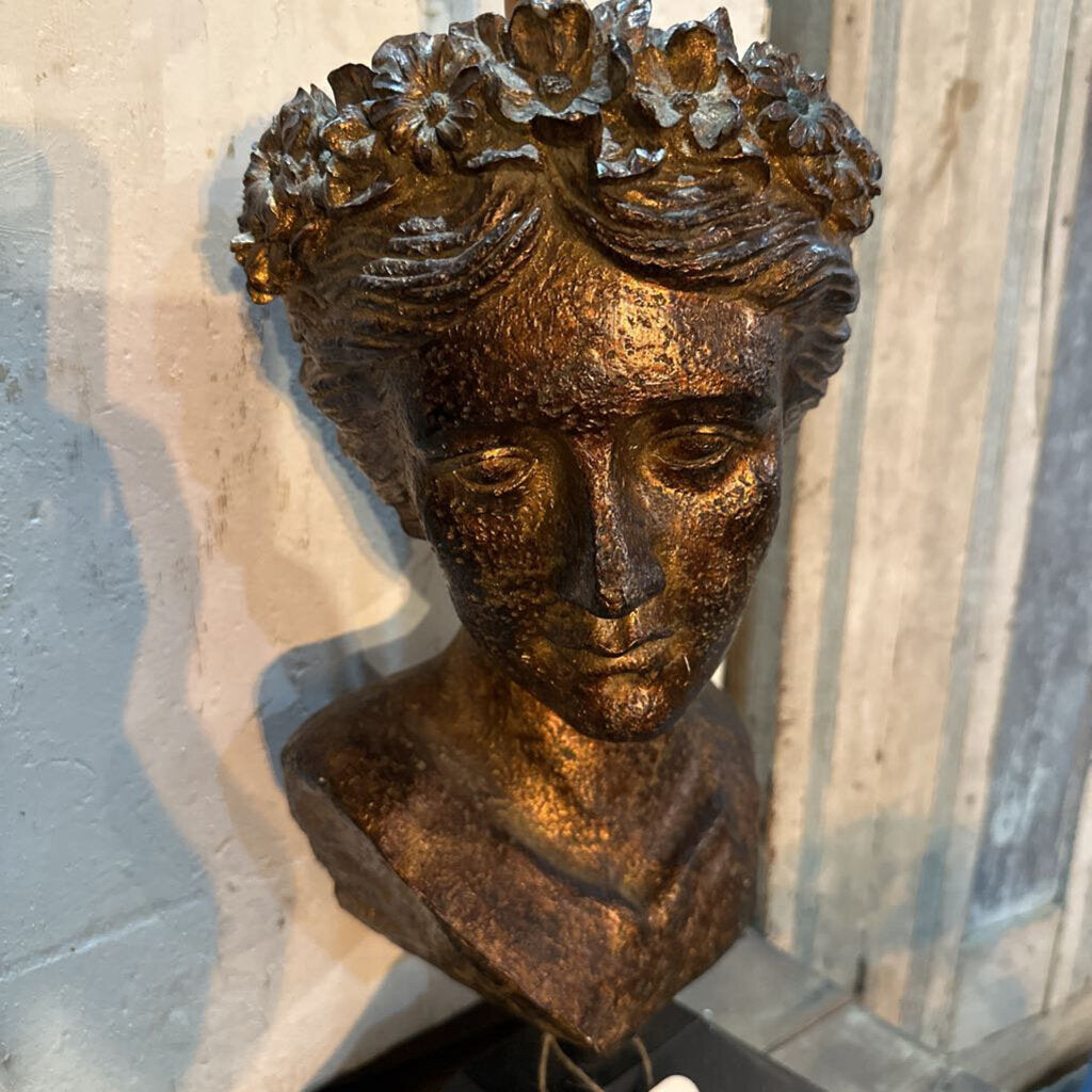 LAMP WITH WOMAN'S HEAD