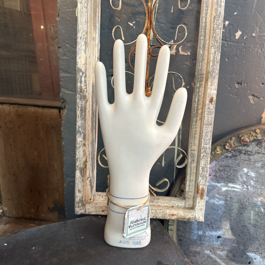 PORCELAIN GLOVE MOLD