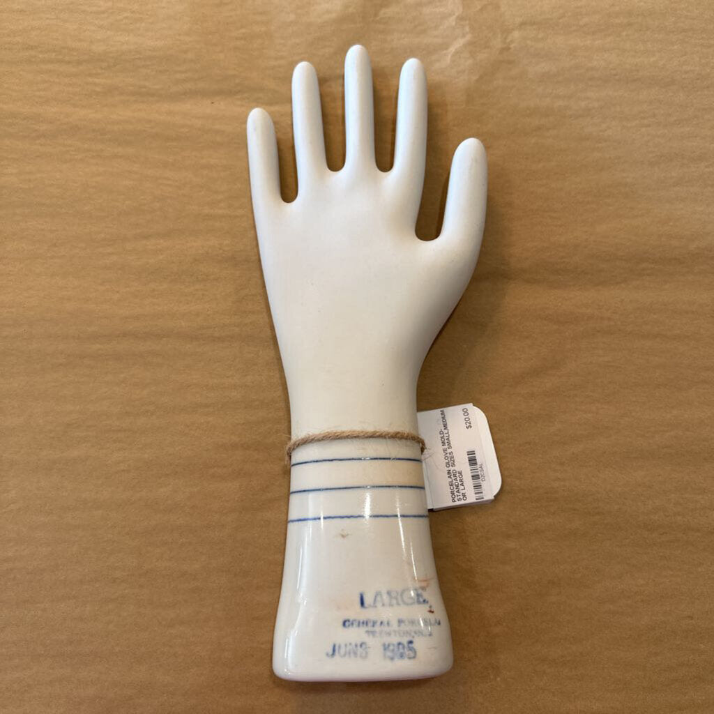 PORCELAIN GLOVE MOLD