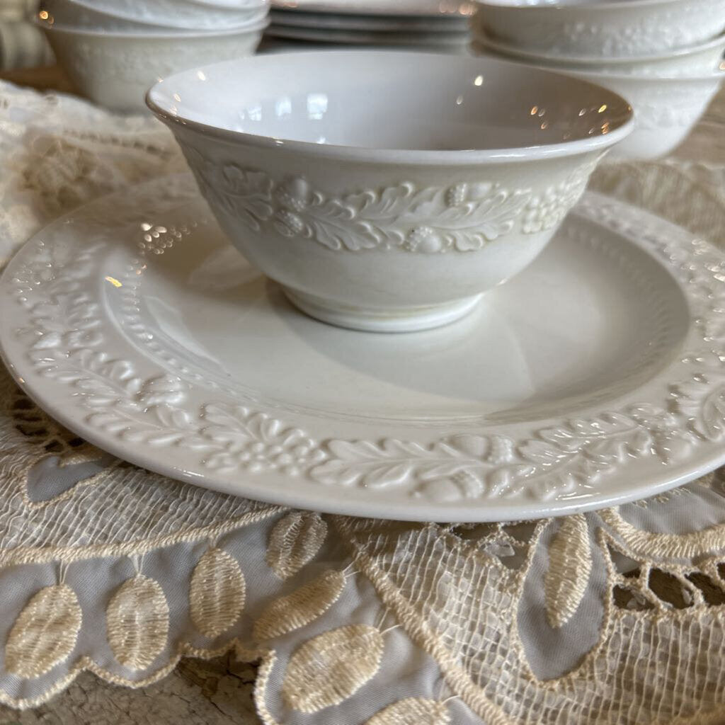 ACORN DISH SET- PLATES AND BOWLS ONLY