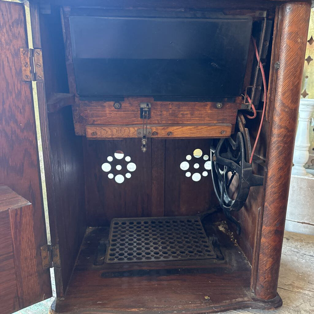 SEWING MACHINE CABINET WITH SEWING MACHINE