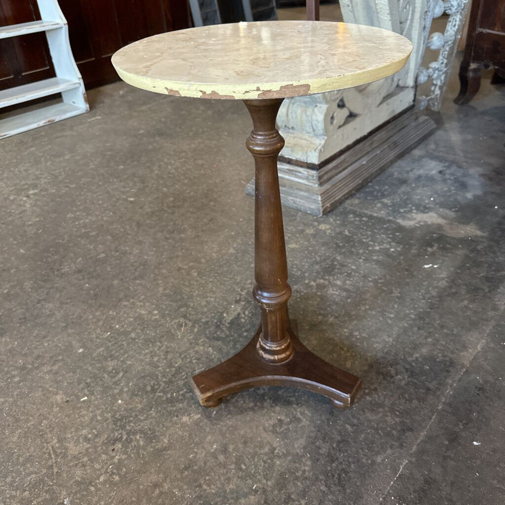 SIDE TABLE WITH ROUND TOP