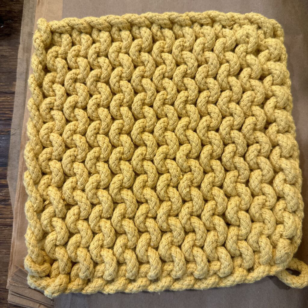 CROCHET POT HOLDER/TRIVET