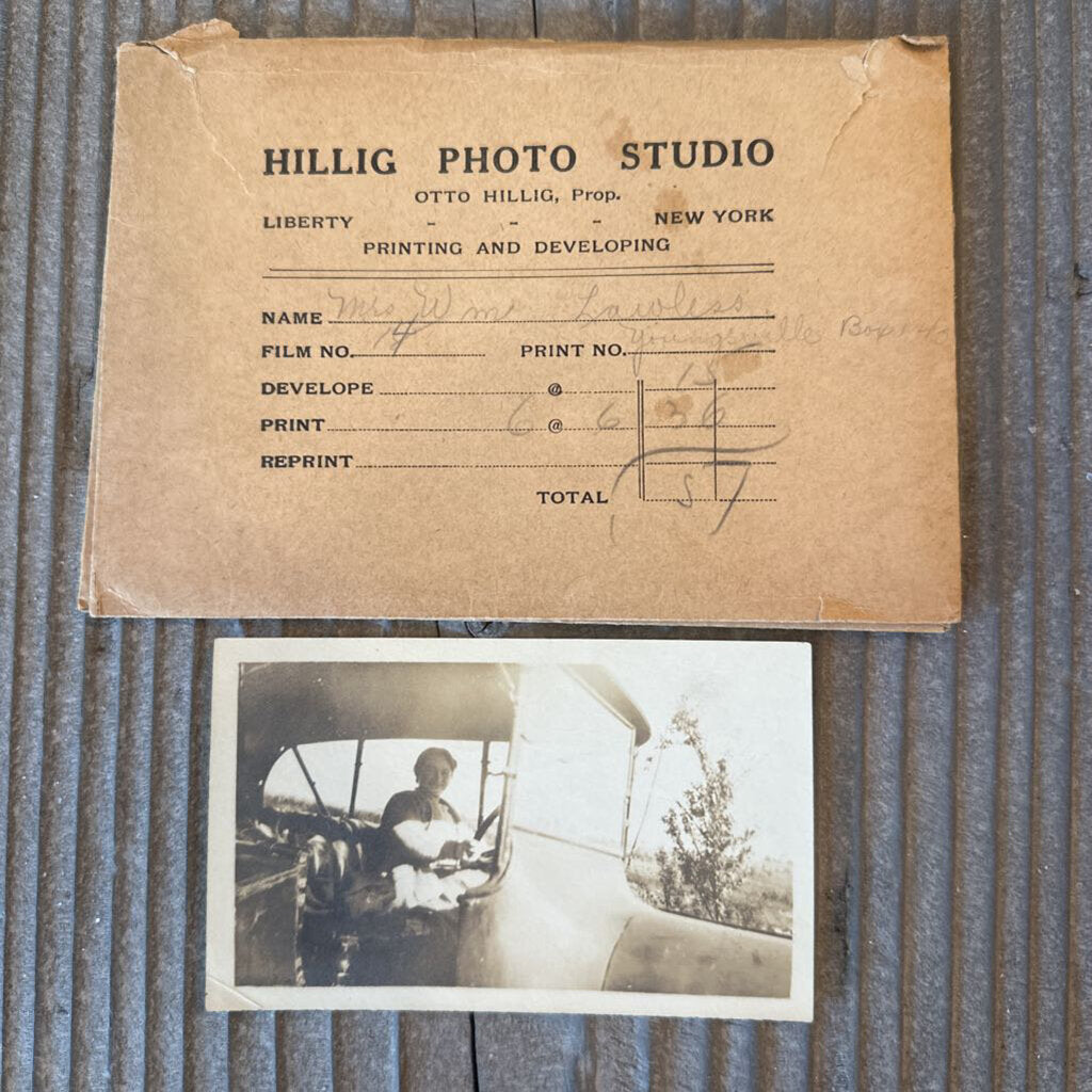 HILLIG PHOTO STUDIO ENVELOPE DATED 1956 WITH PICTURE INSIDE