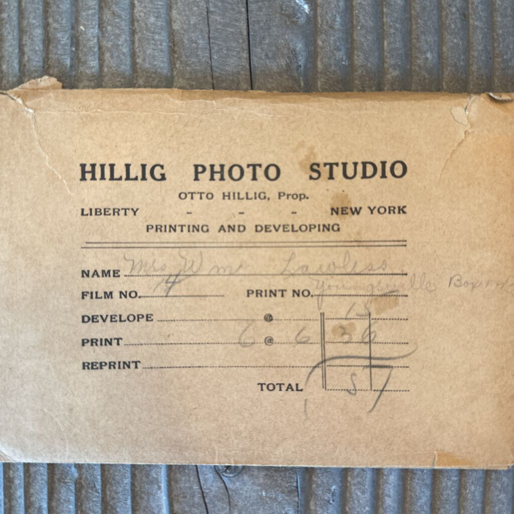 HILLIG PHOTO STUDIO ENVELOPE DATED 1956 WITH PICTURE INSIDE