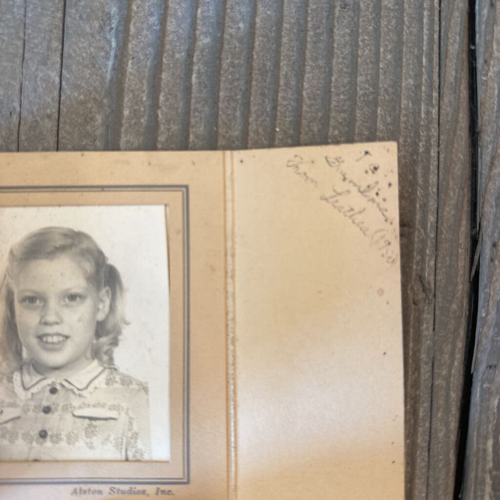 SCHOOL PICTURE OF GIRL TO GRANDMA