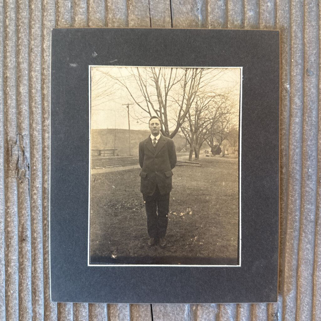 PORTRAIT CARD OF MAN IN SUIT