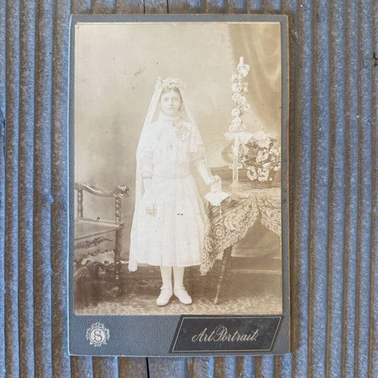 PHOTO CARD OF YOUNG BRIDE