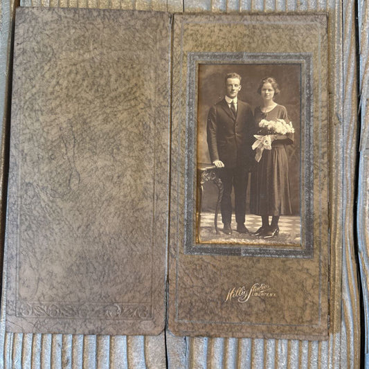 BI-FOLD PHOTO CARD OF COUPLE