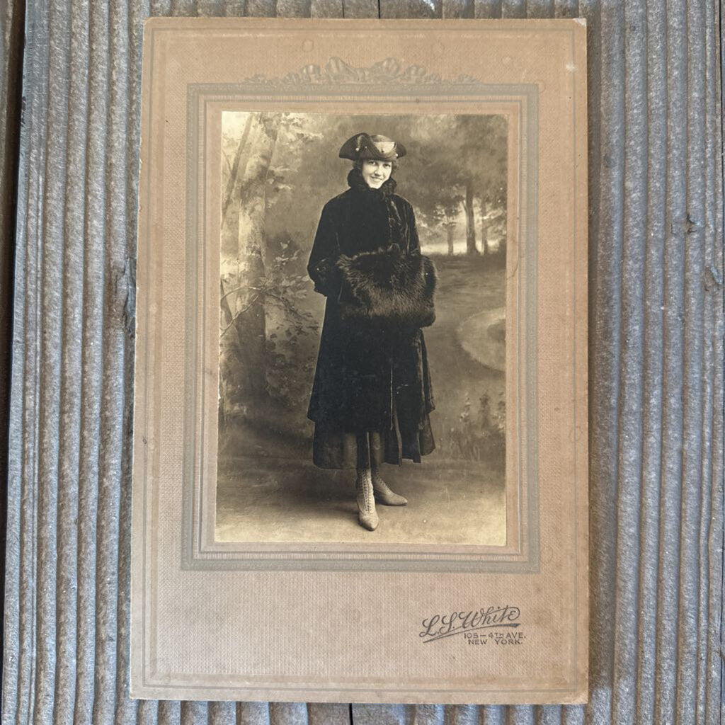 PHOTO CARD OF WOMAN IN FUR COAT