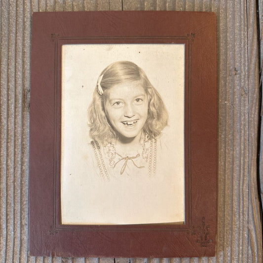 SCHOOL PHOTO OF GIRL WITH ONE BOW