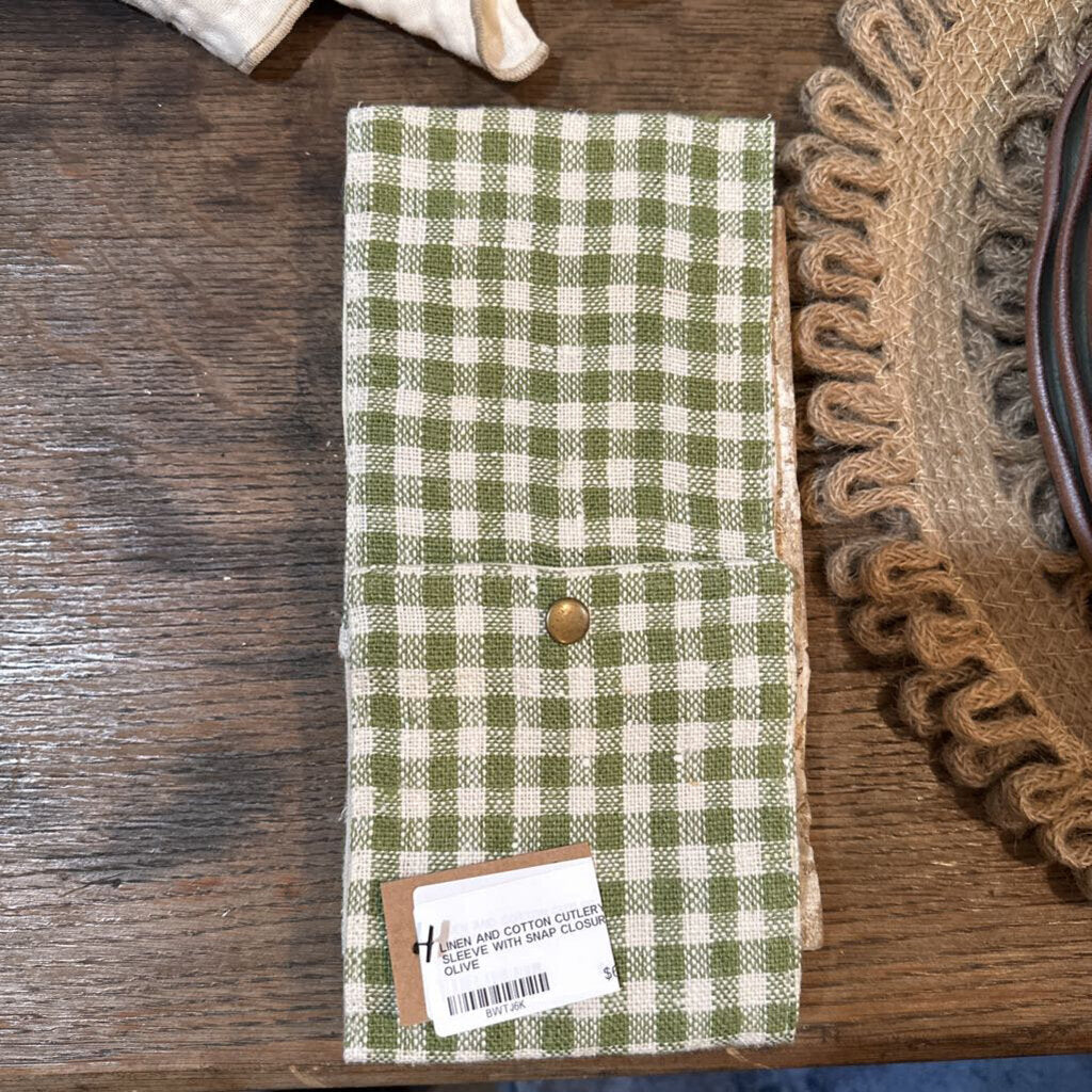 LINEN AND COTTON CUTLERY SLEEVE WITH SNAP CLOSURE