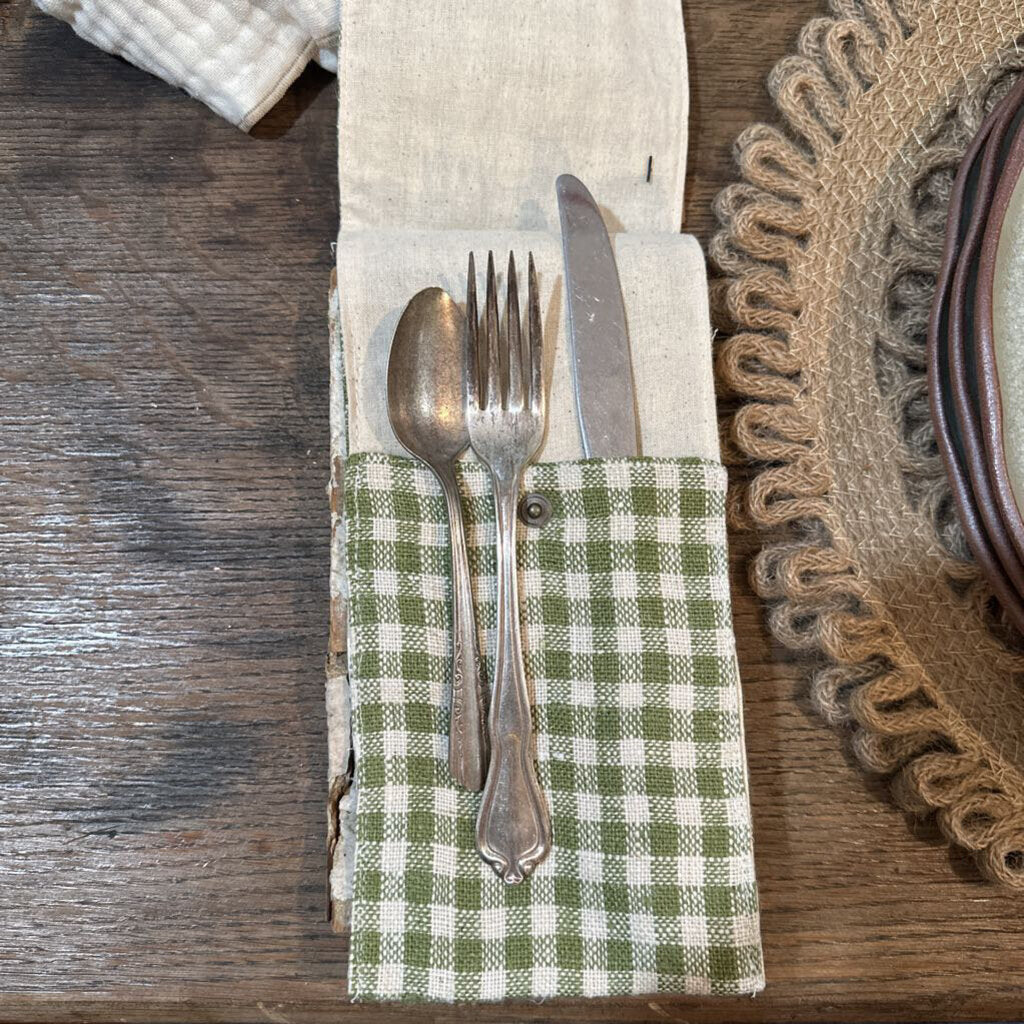 LINEN AND COTTON CUTLERY SLEEVE WITH SNAP CLOSURE