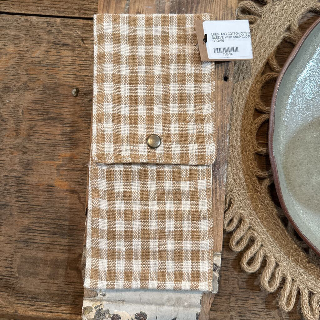 LINEN AND COTTON CUTLERY SLEEVE WITH SNAP CLOSURE