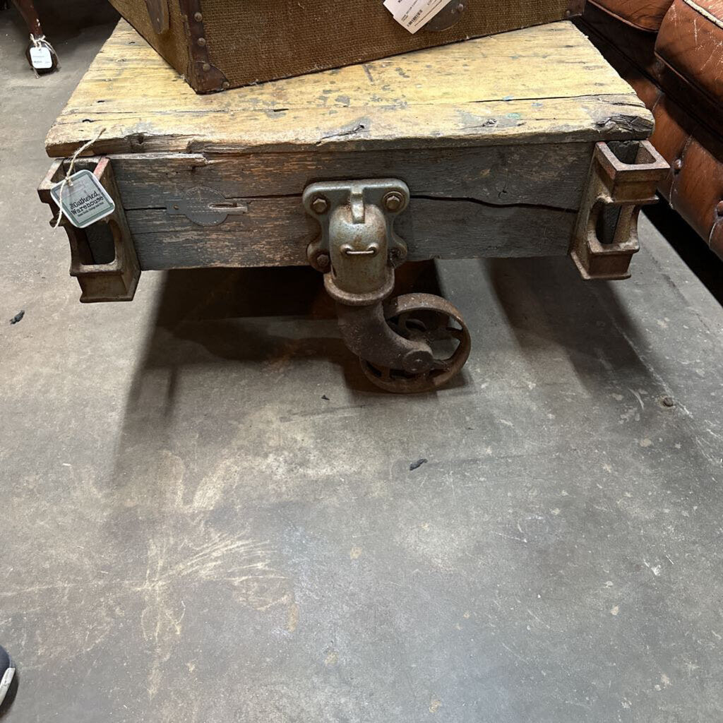 INDUSTRIAL CART/ TABLE