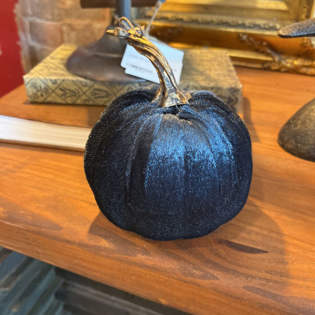 VELVET PUMPKINS