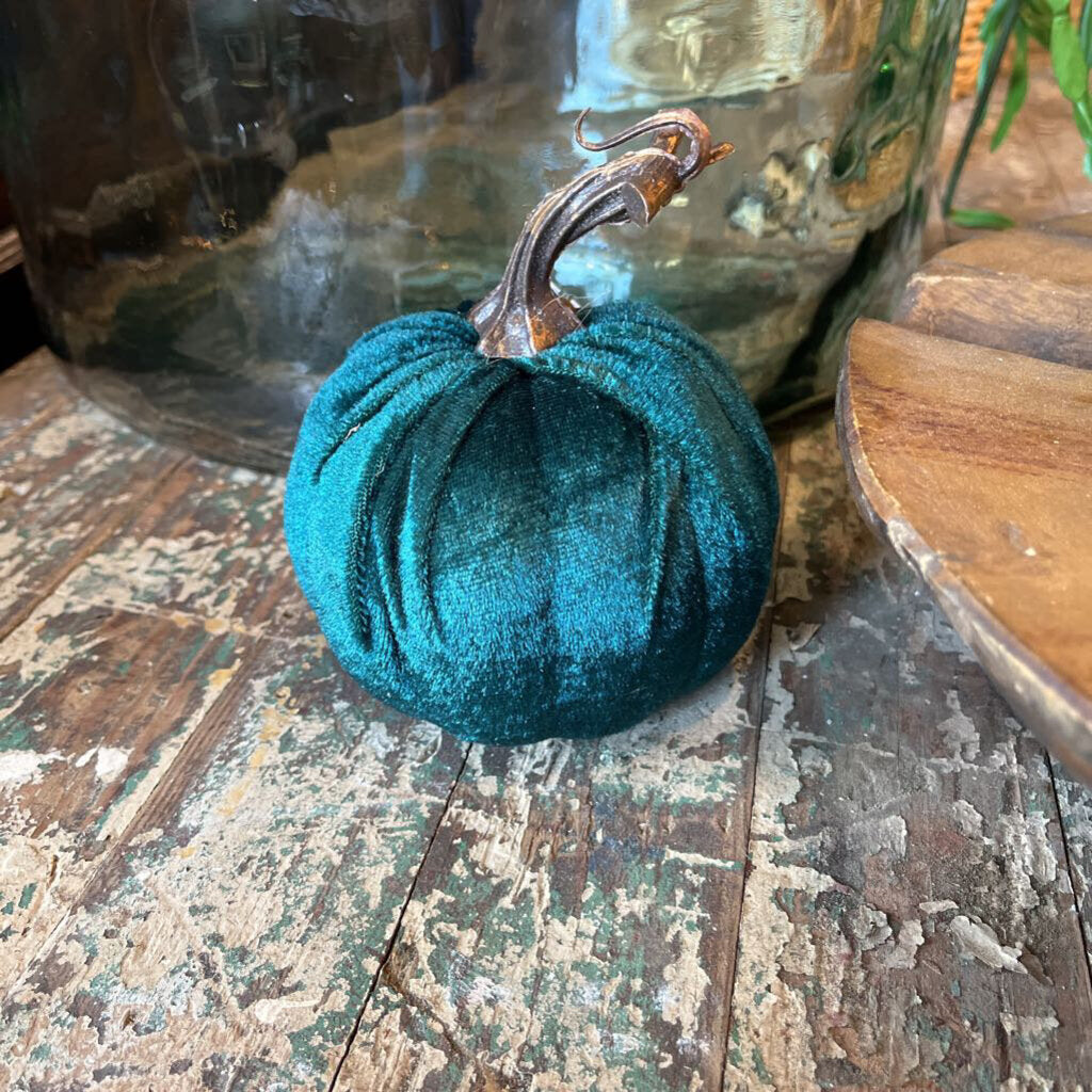 VELVET PUMPKINS