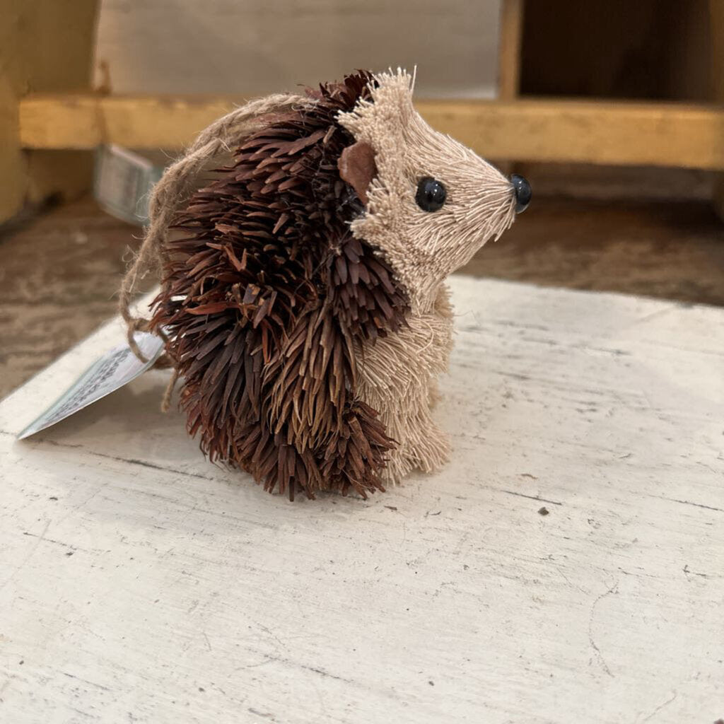 STRAW HEDGEHOG