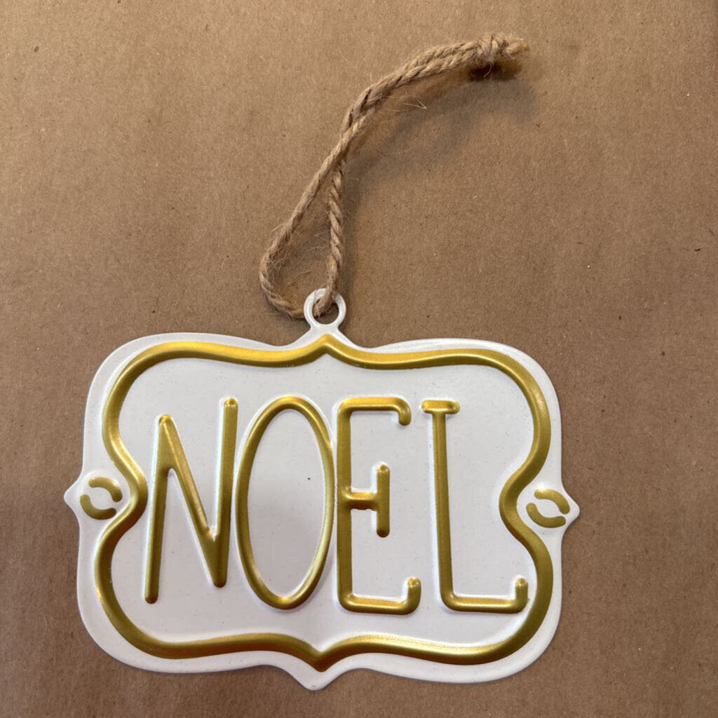 METAL PLAQUE ORNAMENT