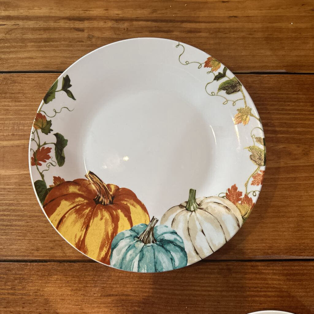 AUTUMN DINNERWARE WITH PUMPKINS