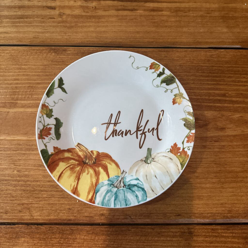 AUTUMN DINNERWARE WITH PUMPKINS