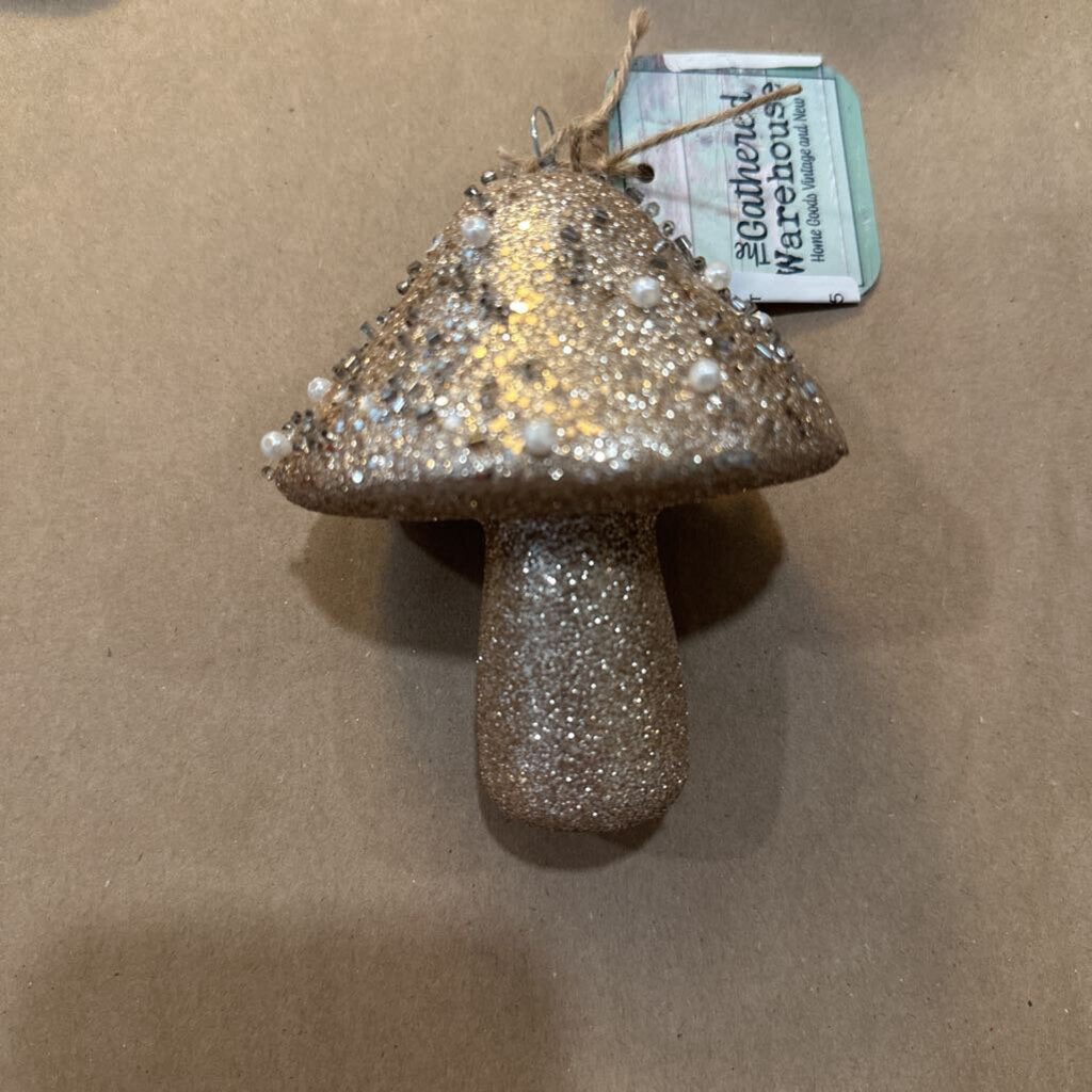 MUSHROOM GLITTER ORNAMENT