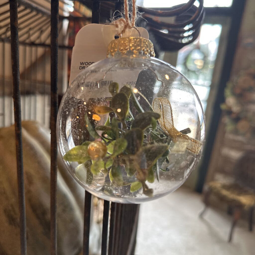 MISTLETOE ORNAMENT BALL