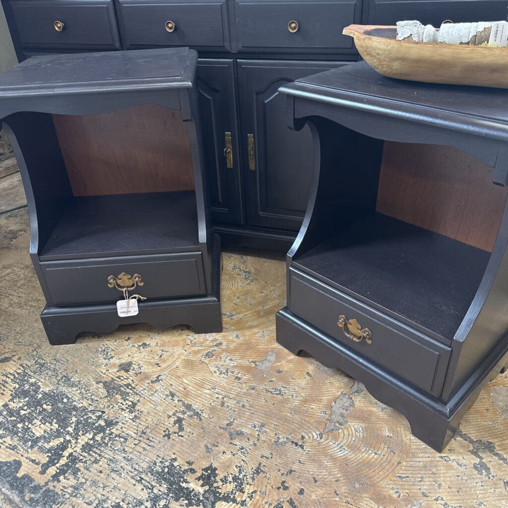 PAIR OF SIDE TABLES